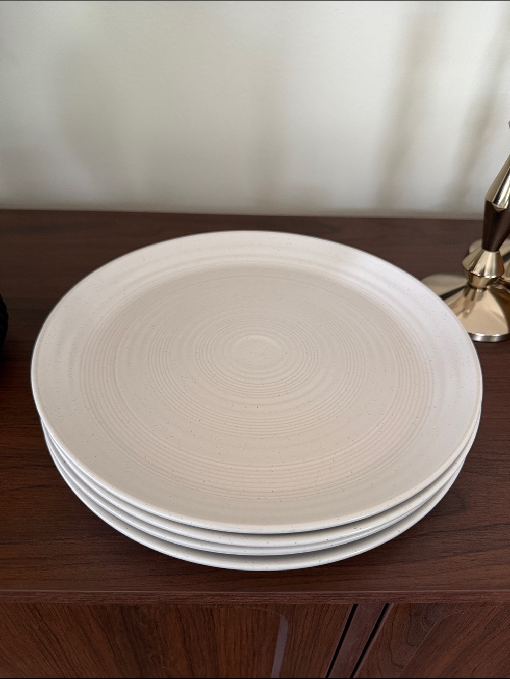 4 x Bee & Willow ceramic dinner plates